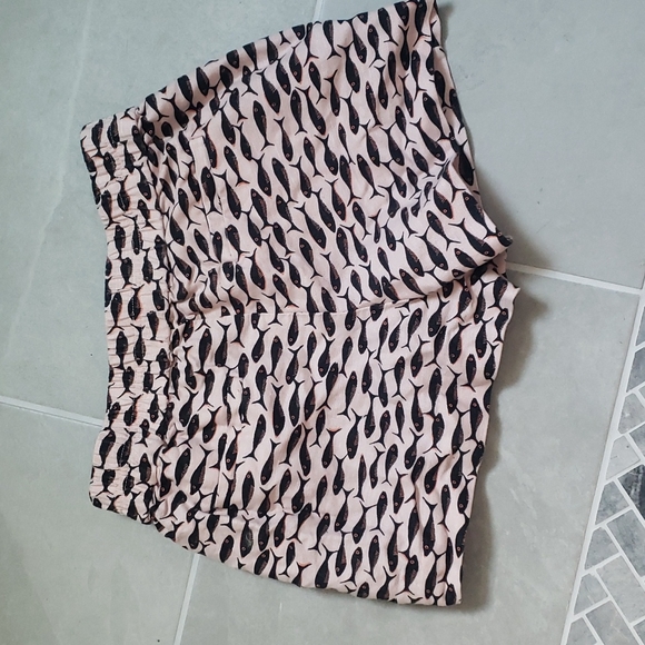 J. Crew pull on shorts with minnows - Picture 2 of 5